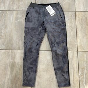 Lululemon NWT Textured Tech Pants Size M